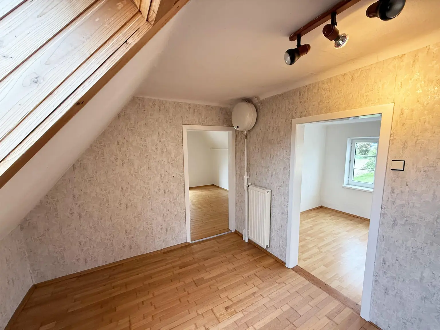 Bürgerliches Einfamilienhaus mit viel Platz, liebenswerten Garten und tollem Ausblick!