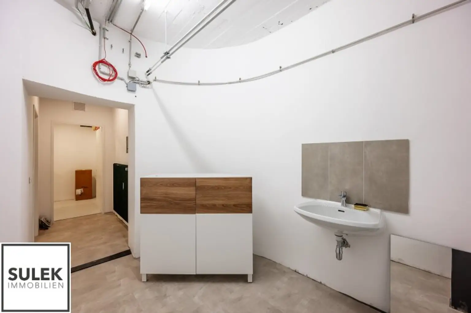 Ihr neuer Unternehmenssitz: Modernes Büro/ Praxisgebäude in Mödling mit Top-Anbindung