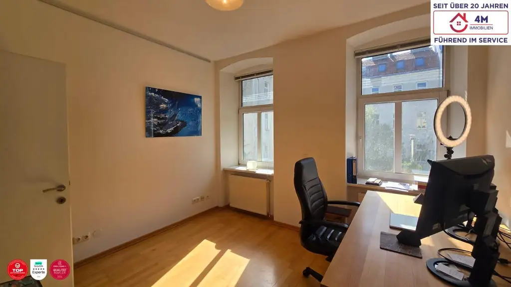 Drei Zimmer Stilaltbau-Rarität in begehrter Lage – sonnig, ruhig und elegant