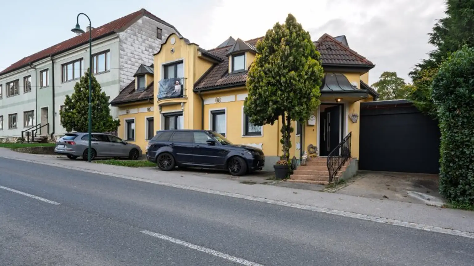 Paradies-Liebhaber aufgepasst! Detailreiches Ein oder Mehrfamilienhaus!