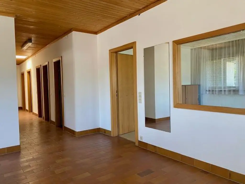 Bürogebäude mit Halle in Zentrumslage! Sofort verfügbar!