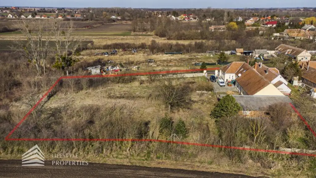 Geräumiges renovierungsbedürftiges Einfamilienhaus mit großen Garten