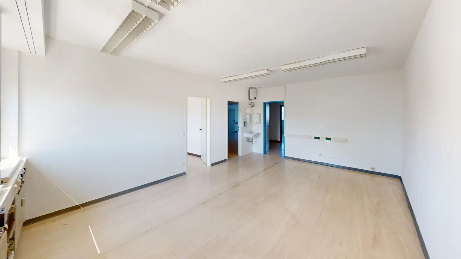 Großzügige Büro-/Praxisräume im 5. OG mit guter Raumaufteilung