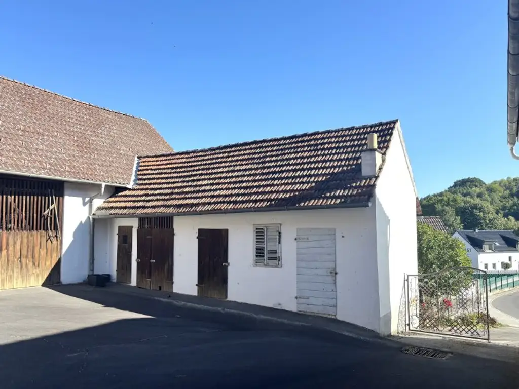 ** CHARMANTES ORIGINAL **  Olbendorf - gepflegter Vierkanthof in Ortslage mit ca. 1470 m2 Eigengrund !!