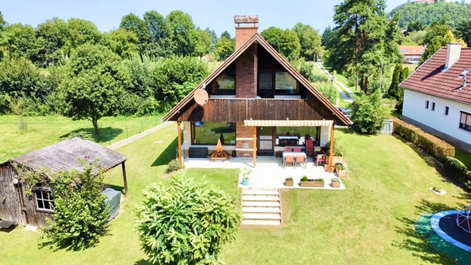 Entzückendes Einfamilienhaus mit großem Garten | 4 Zimmer | Terrasse und Balkon | Kamin