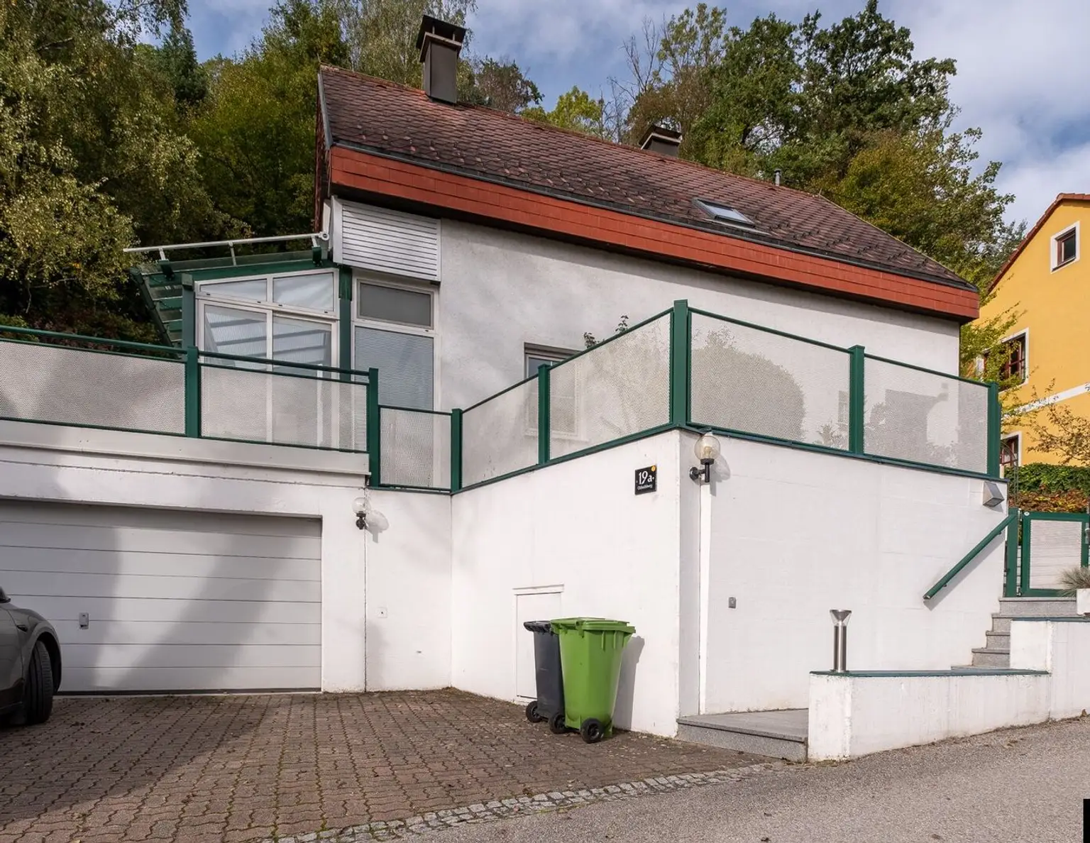 LINZ URFAHR: Attraktives Haus mit Terrasse & Garage