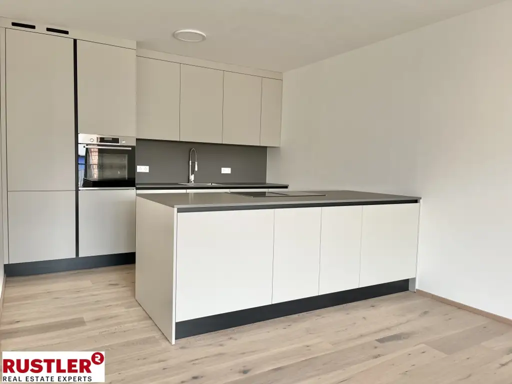 Helle Top ausgestattete Wohnung mit großem Balkon!