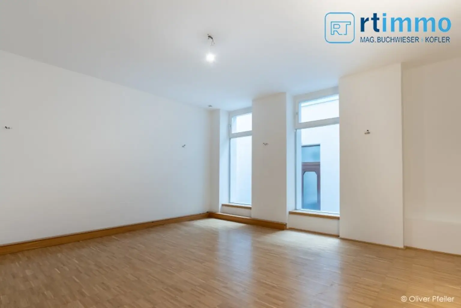 GROSSES BÜRO MIT TERRASSE UNBEFRISTET ZU VERMIETEN