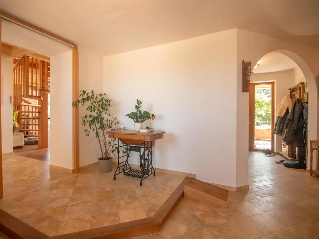 Exklusives Einfamilienhaus mit Ausblick und Wellnessbereich