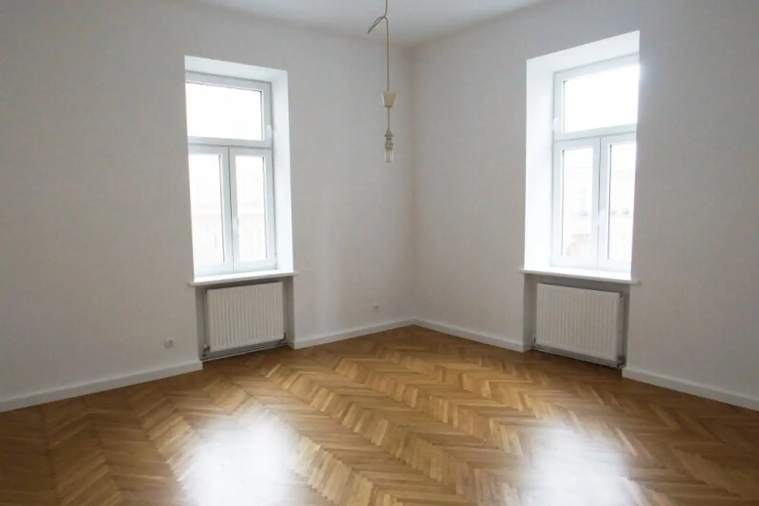 Sanierte helle Altbauwohnung - nähe U4 Hütteldorferstraße