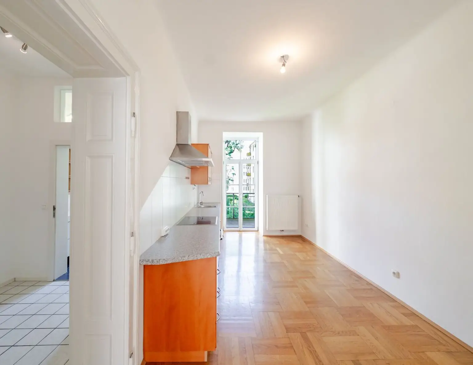Charmante Altbauwohnung in Top-Innenstadtlage am Augarten mit großem Balkon