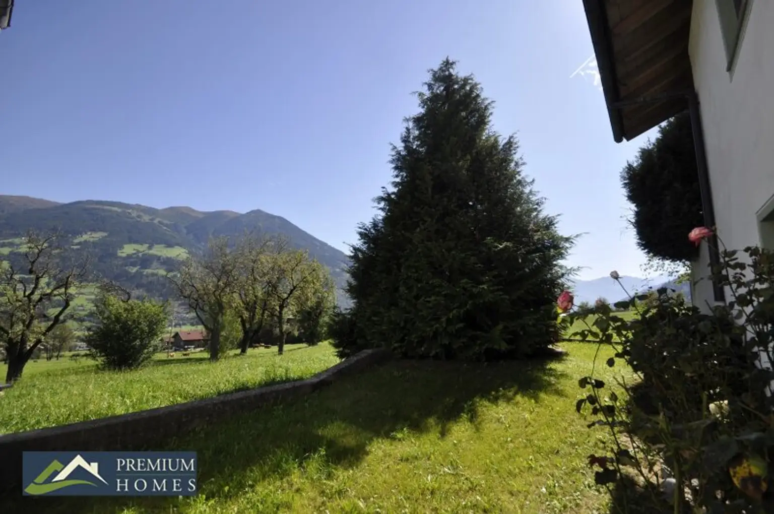 FÜGENBERG - Es erwartet Sie eine Doppelhaushälfte in Aussichtslage - 5 Zimmer, Garten & 2 Balkone!