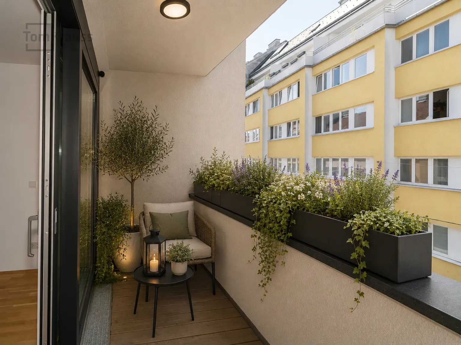 Loggia KI möbliert