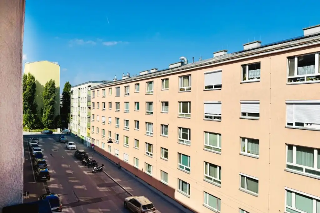 Sehr gut aufgeteilte 2 Zimmer Wohnung mit separater Küche