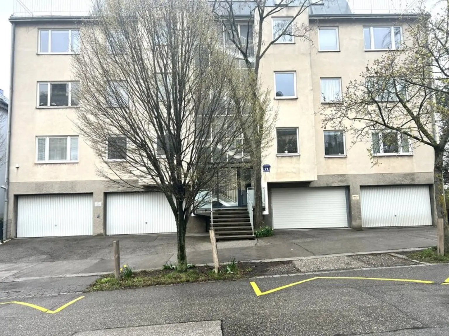 Charmante sanierungsbedürftige Dachgeschosswohnung in bester Lage direkt beim Türkenschanzpark (!)