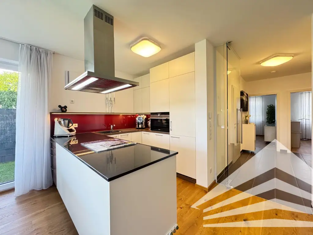 Exklusive 3 Zimmerwohnung mit traumhaftem Privatgarten im Zentrum von Pasching