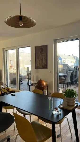 Stylische möblierte Wohnung mit Terrasse in einem sanierten Altbau (2022) nahe U4/U6 Längenfeldgasse
