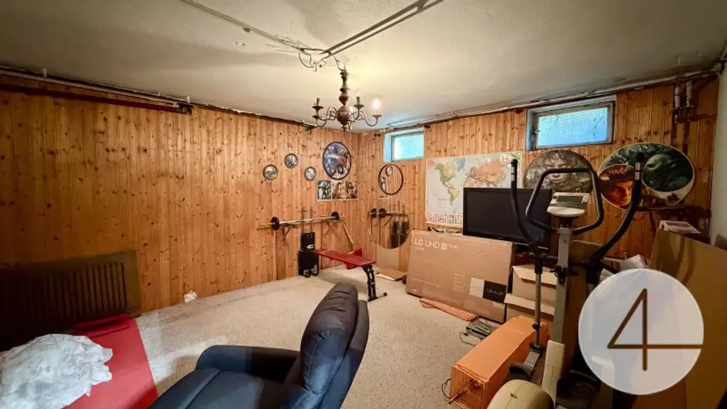 „Traumhaus mit Wintergarten Teich und Pool – Wohnen auf 727 m² in idyllischer Lage“