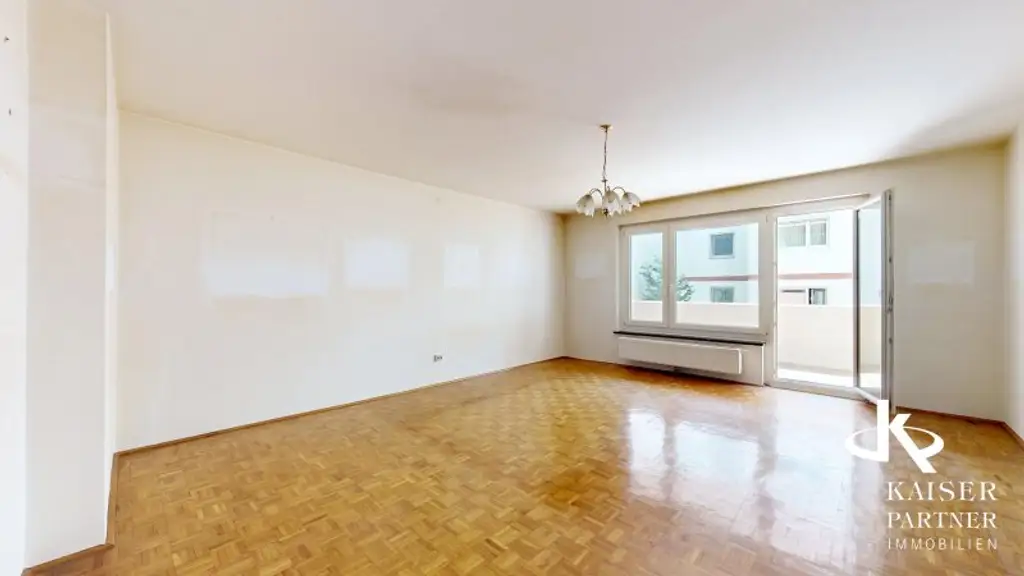 Geräumige 4-Zimmer-Wohnung mit Loggia mit viel Potential, Nähe Kennedybrücke!