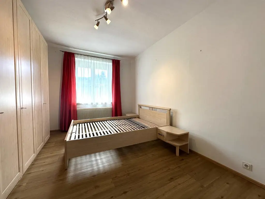 ***Idyllisches Ein- bis Zweifamilienhaus – Natur pur und sofort beziehbar !***