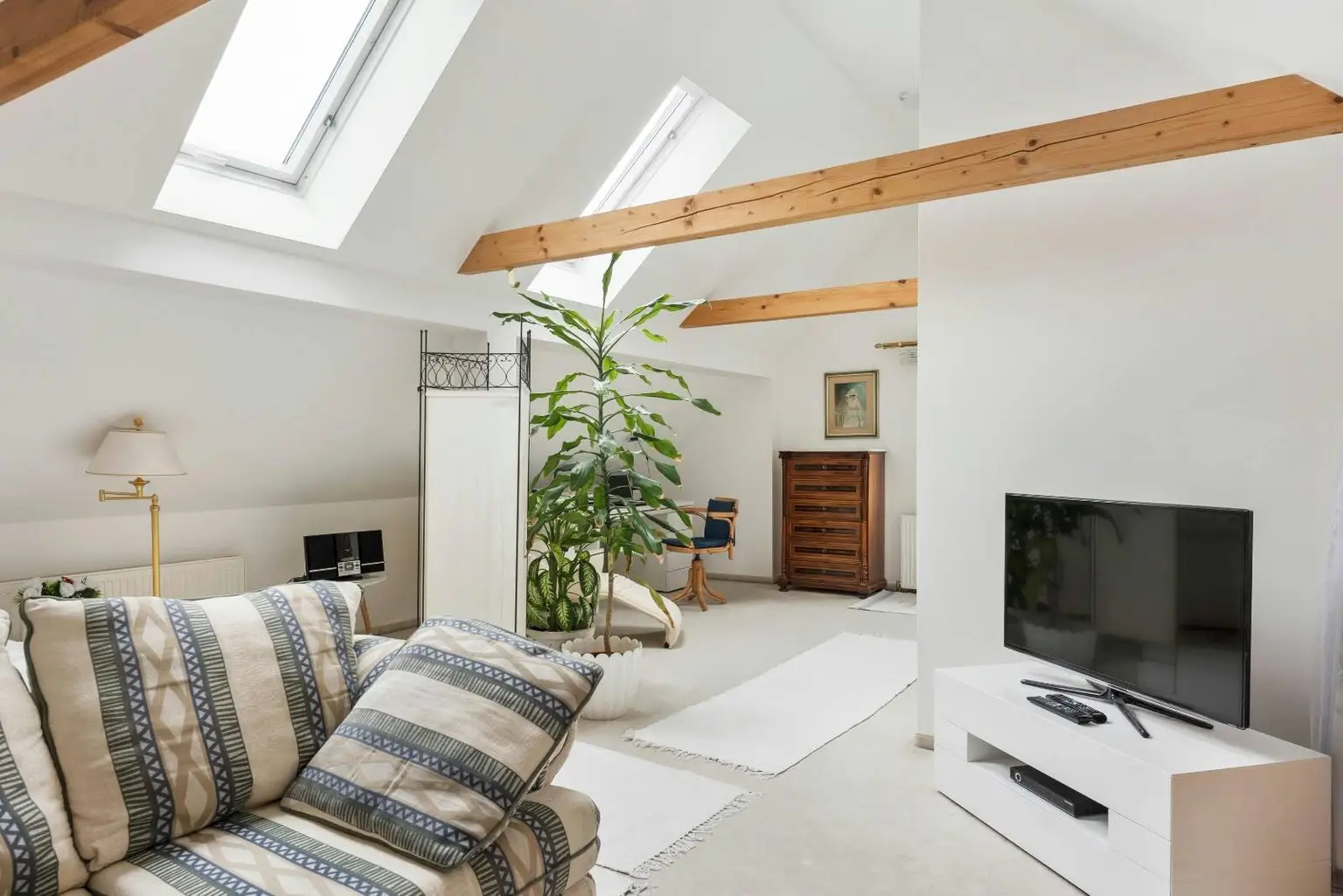 Einfamilienhaus mit Pool und großem Garten