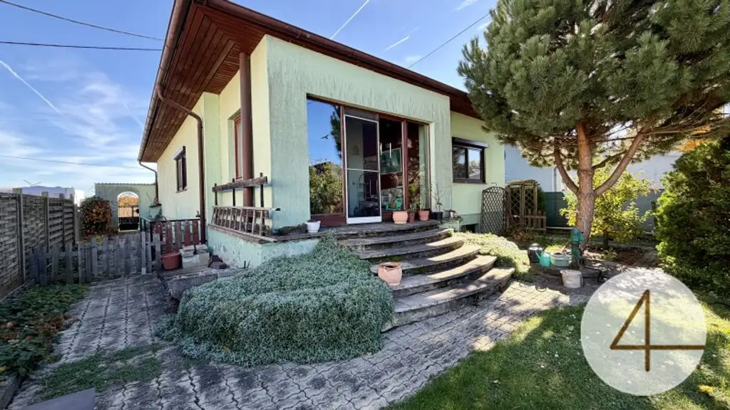 „Traumhaus mit Wintergarten Teich und Pool – Wohnen auf 727 m² in idyllischer Lage“