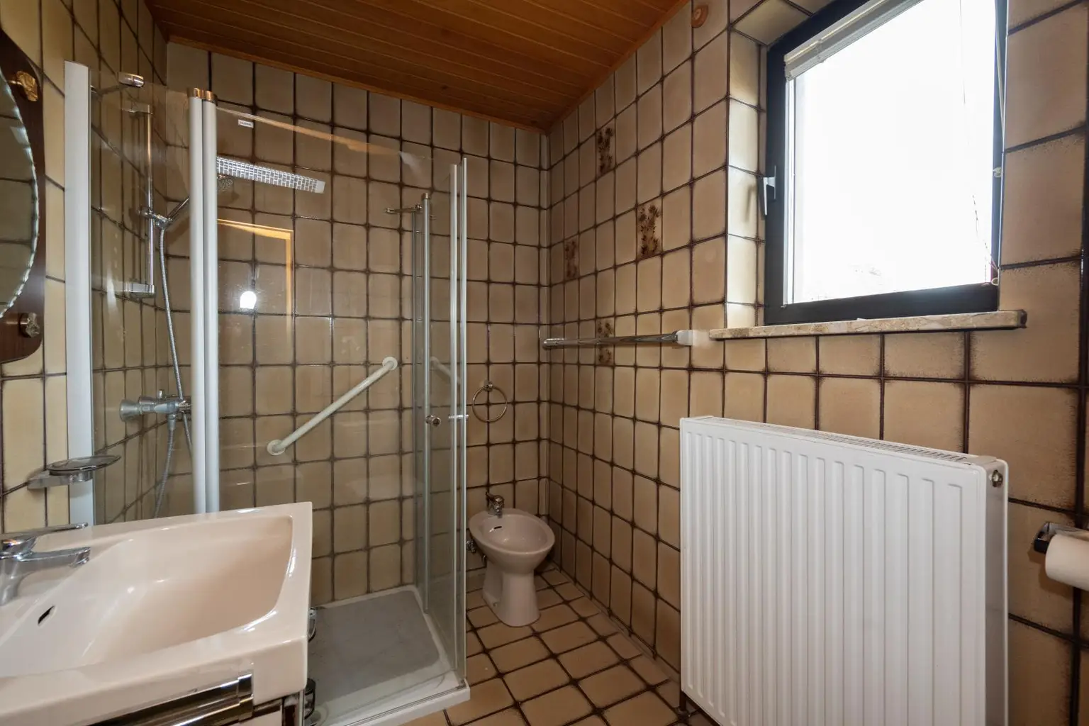 Badezimmer (EG)