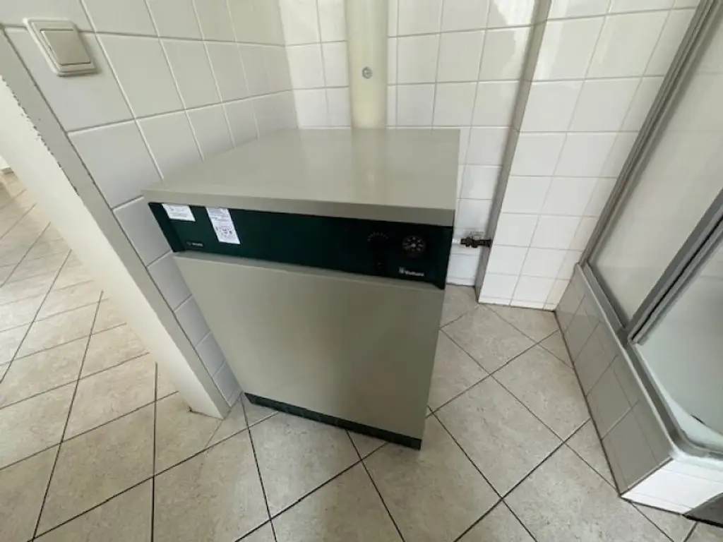 Ruhige Lage, modernes Büro/Praxis mit Autoabstellplätzen in zentraler Lage! Unbefristet!