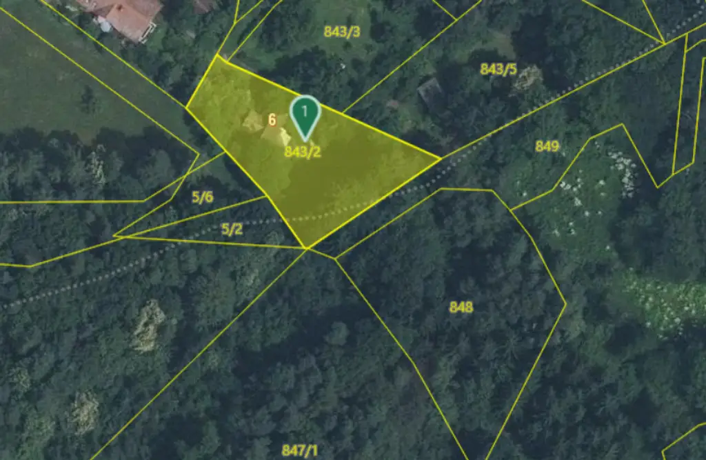 Grundstück für Freigeister in idyllischer Waldlage