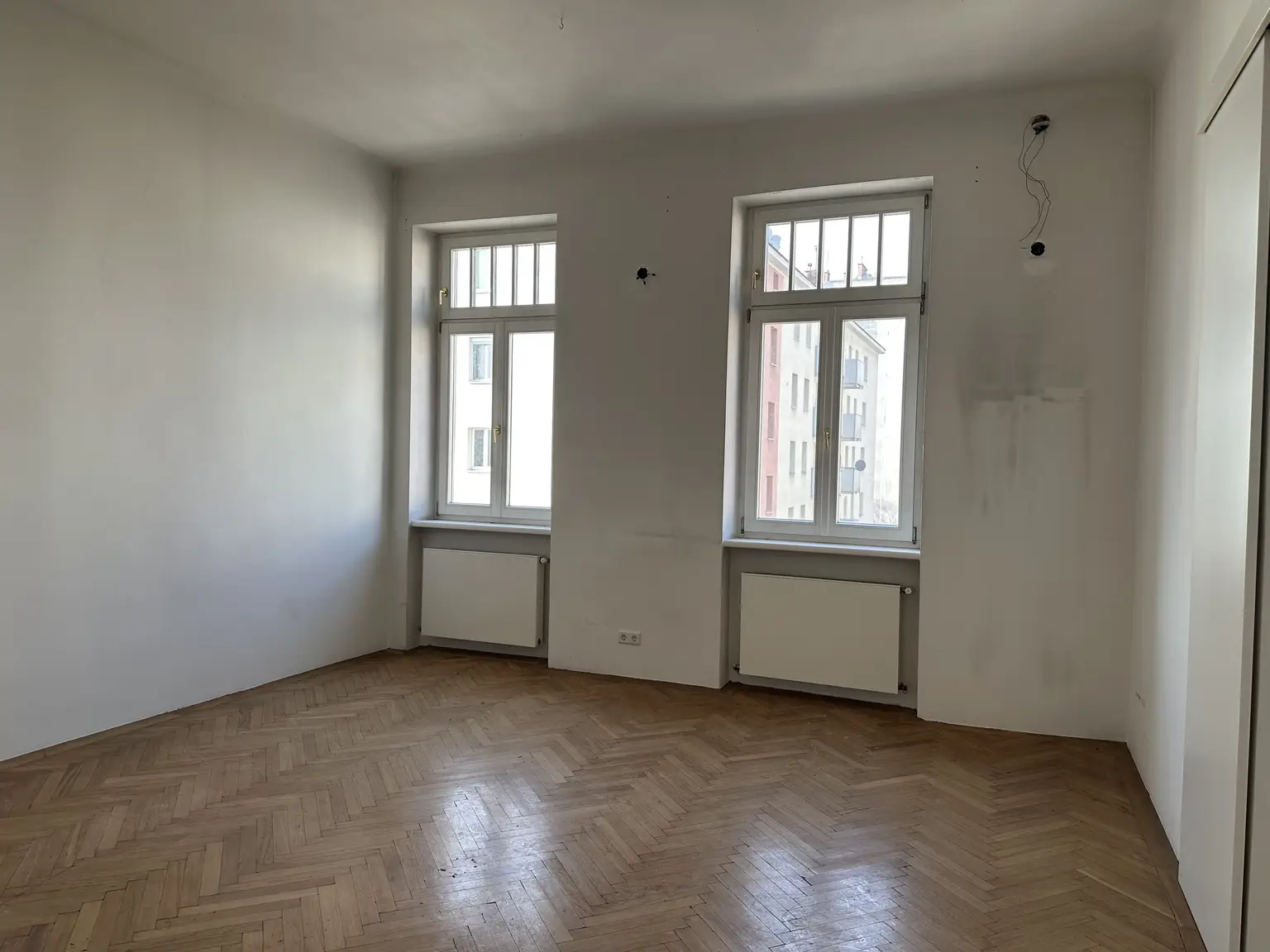 Wiener Klassik: Sanierungsbedürftige Wohnung mit Balkon