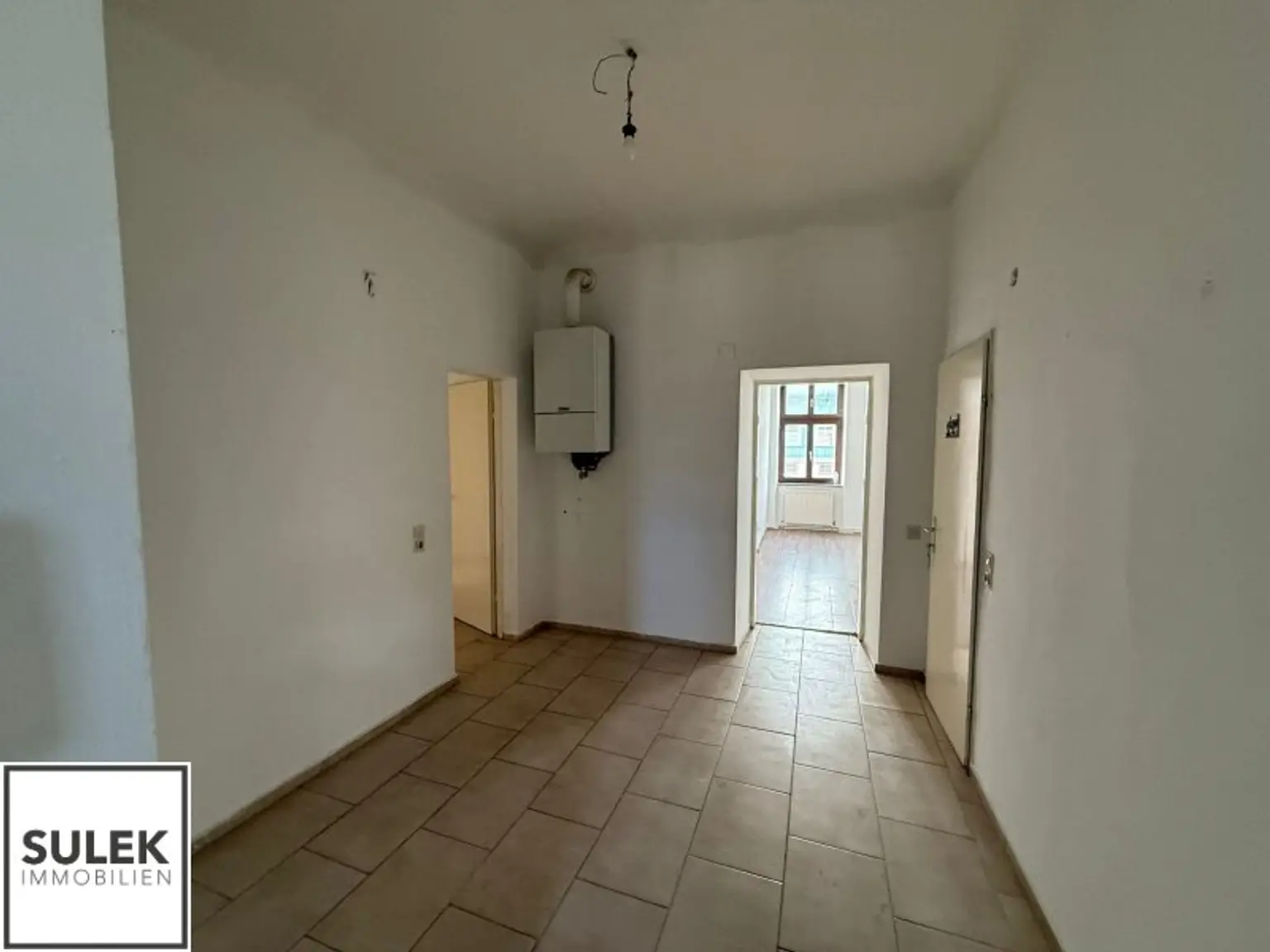 Ganzes Haus zu mieten: 1 Geschäftslokal, 1 Büro, 2 Wohnungen nahe U1