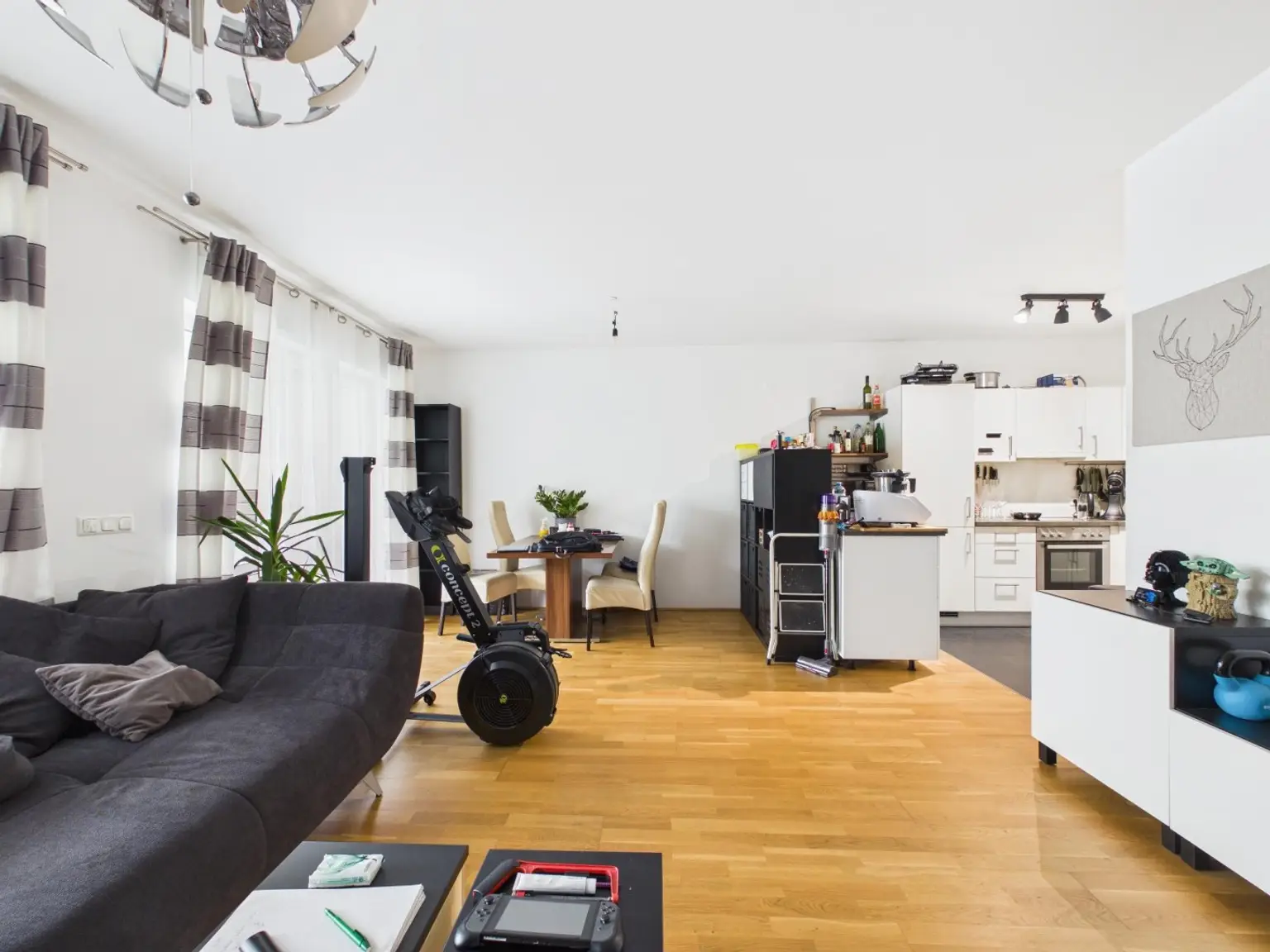 CAM04191G0-PR0087-STILL008