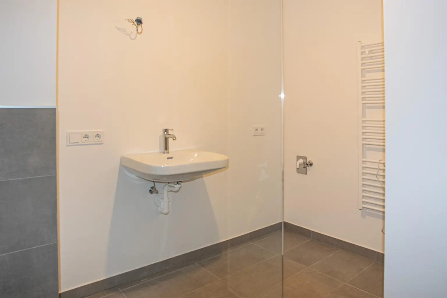 Provisionsfrei! Neubau - Teilmöblierte 2-Zimmer-EG Wohnung mit Terrasse und Garten
