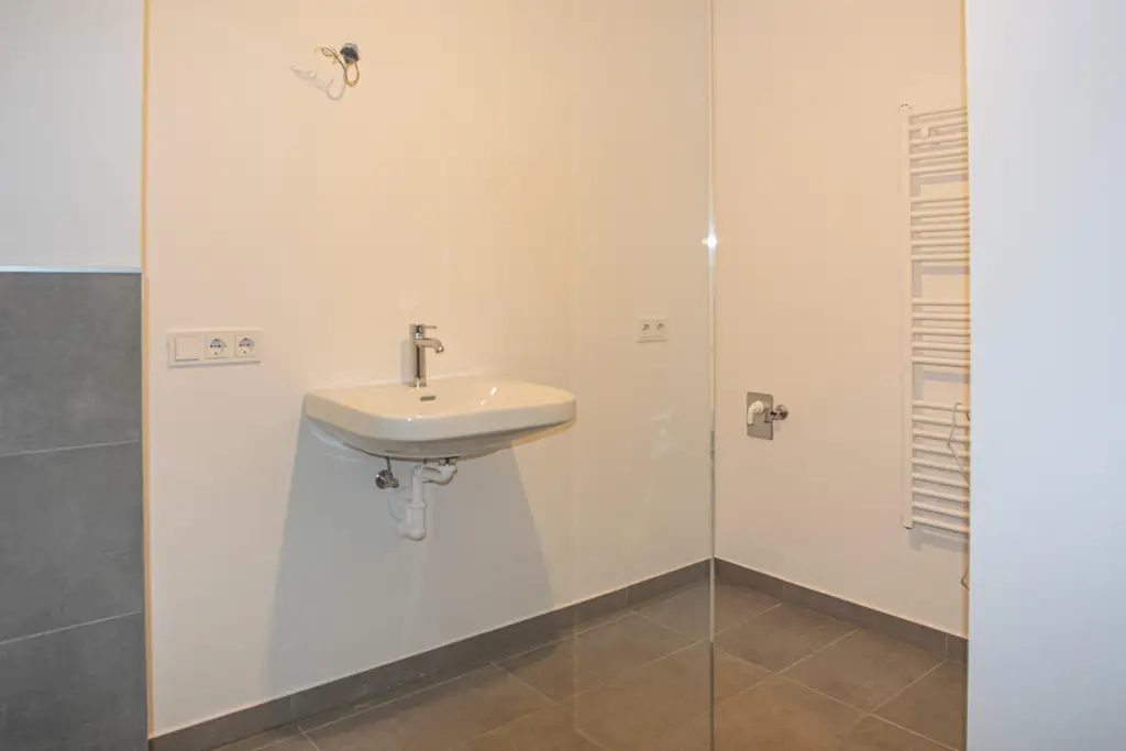 Provisionsfrei! Neubau - Teilmöblierte 2-Zimmer-EG Wohnung mit Terrasse und Garten