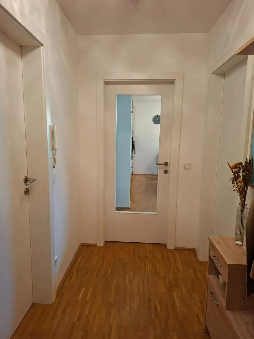 Top moderne Neubauwohnung mit Balkon