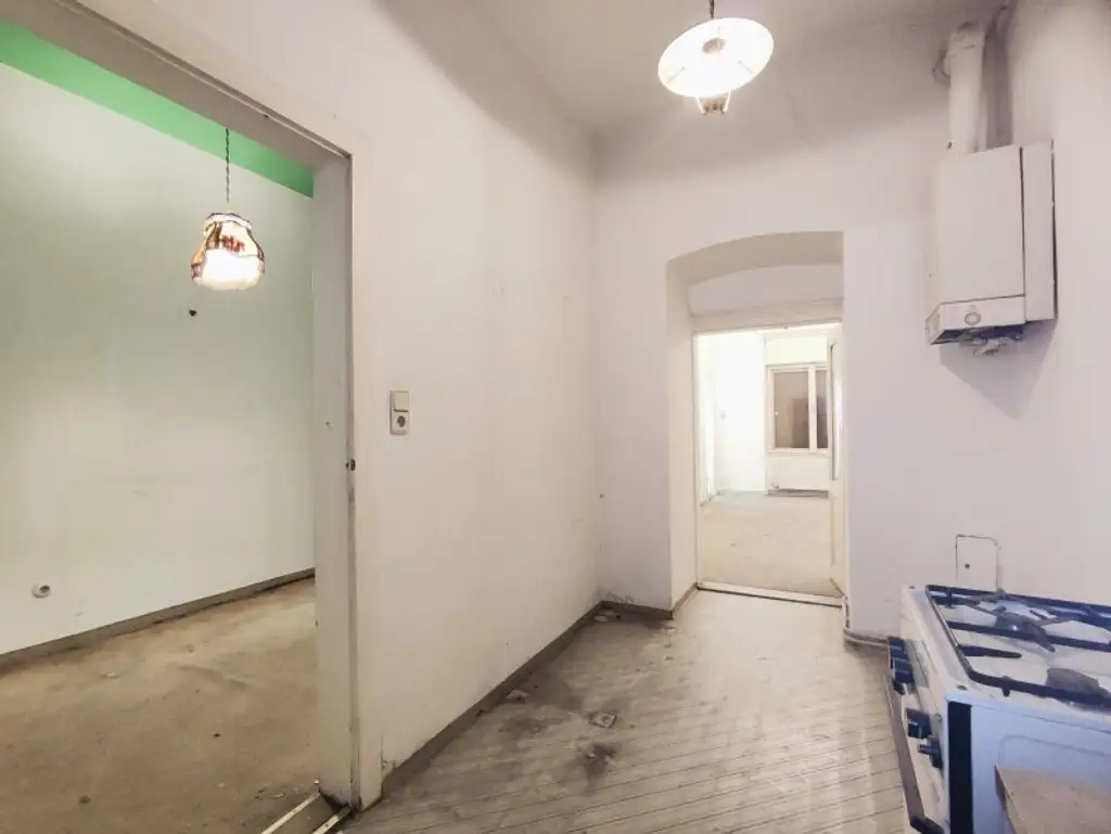 SÜDSEITIG :  Stilaltbau beim Walter-Beck-Platz