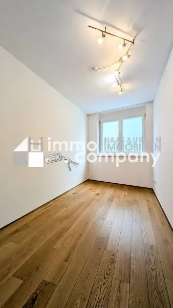 Moderne 3-Zimmer-EG-Wohnung mit Terrasse in zentraler Lage - inkl. TG-Stellplatz & Küche!
