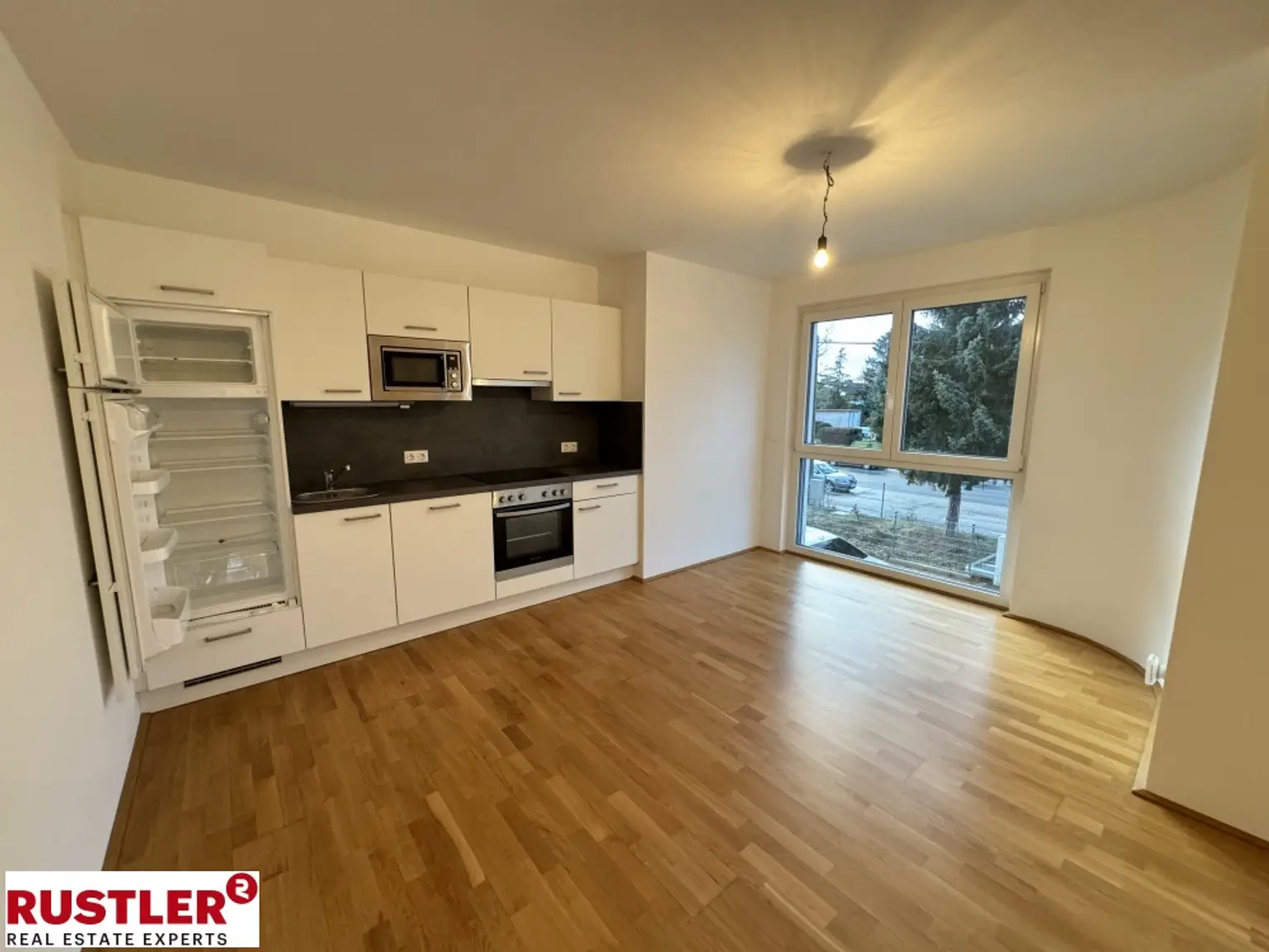 MODERNE 2 ZIMMER WOHNUNG MIT BALKON UND MÖBLIERTE KÜCHE - NAHE MÜHLWASSER