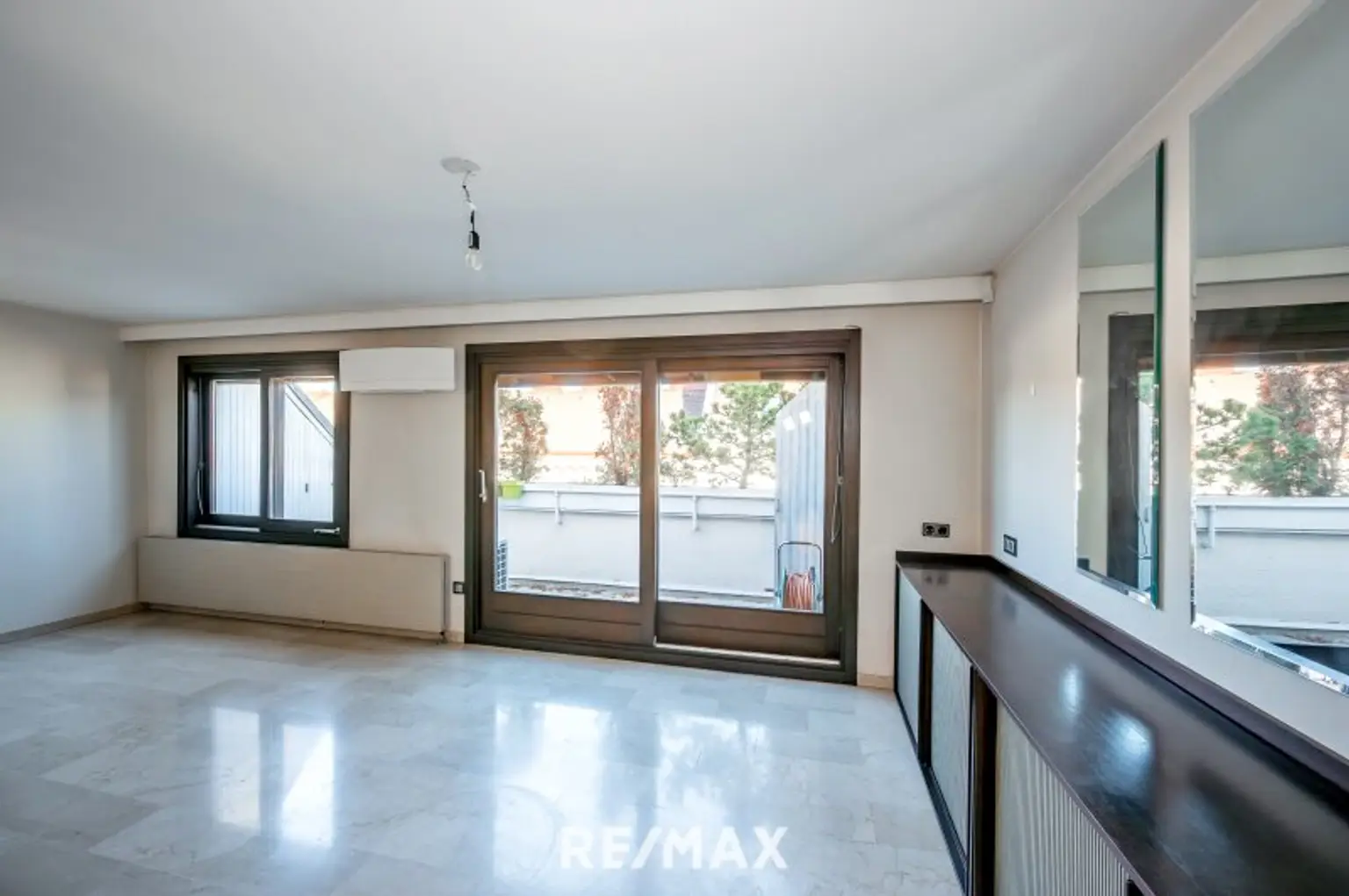 Eßzimmer | Ausgang auf die Terrasse