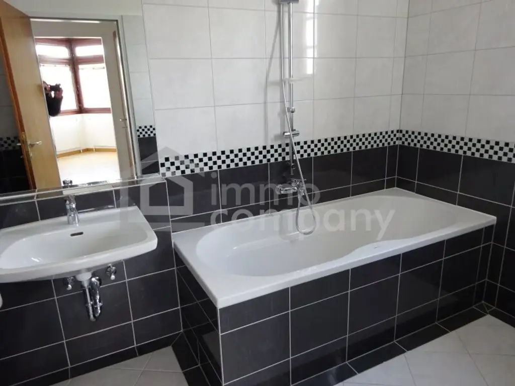 Gepflegte 4 Zimmer ETW mit südseitigen Balkon!
