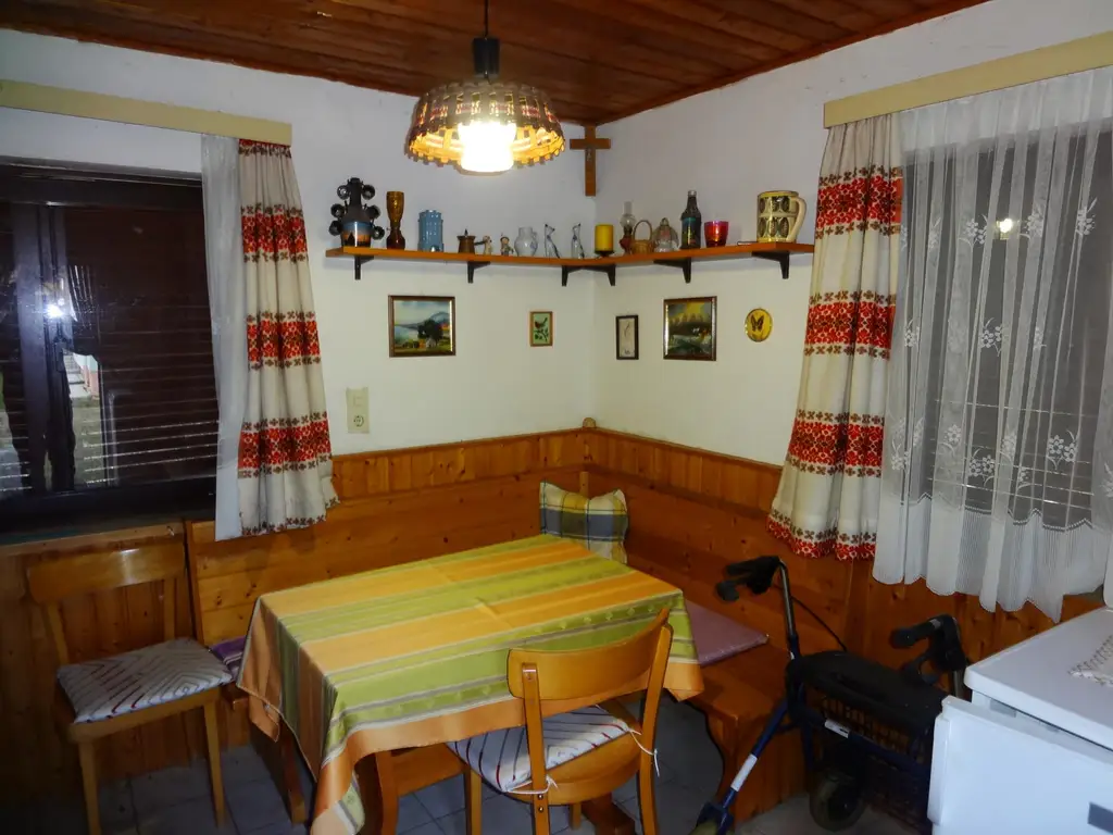 Einfamilienhaus mit Vollkeller in ruhiger Lage !