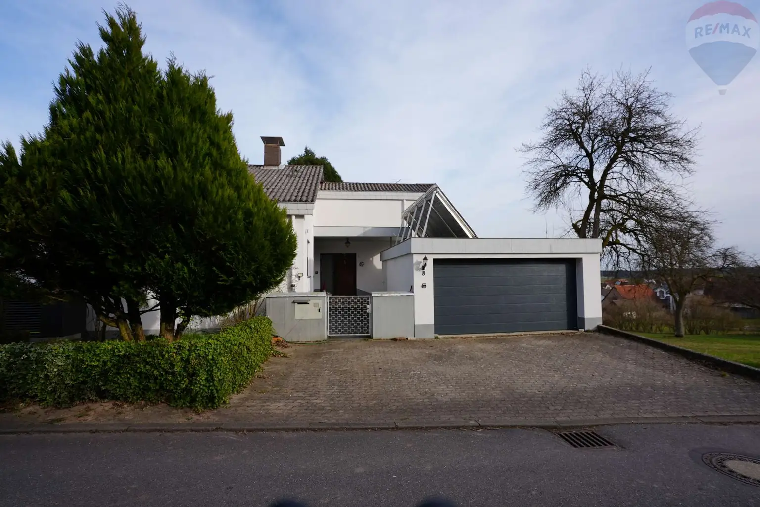 Front/Eingangsbereich