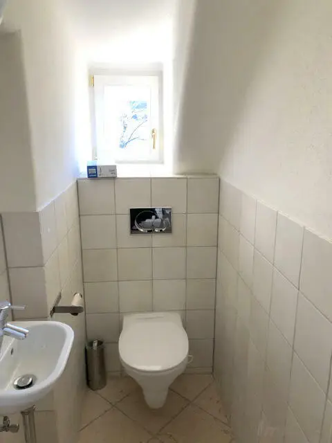 WC mit Handwaschbecken