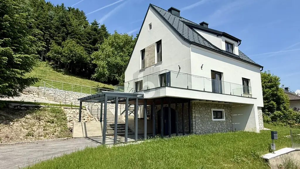 PANORAMAHAUS MIT KELLER & GÄSTEHAUS - DIE BURG ZUM GREIFEN NAH