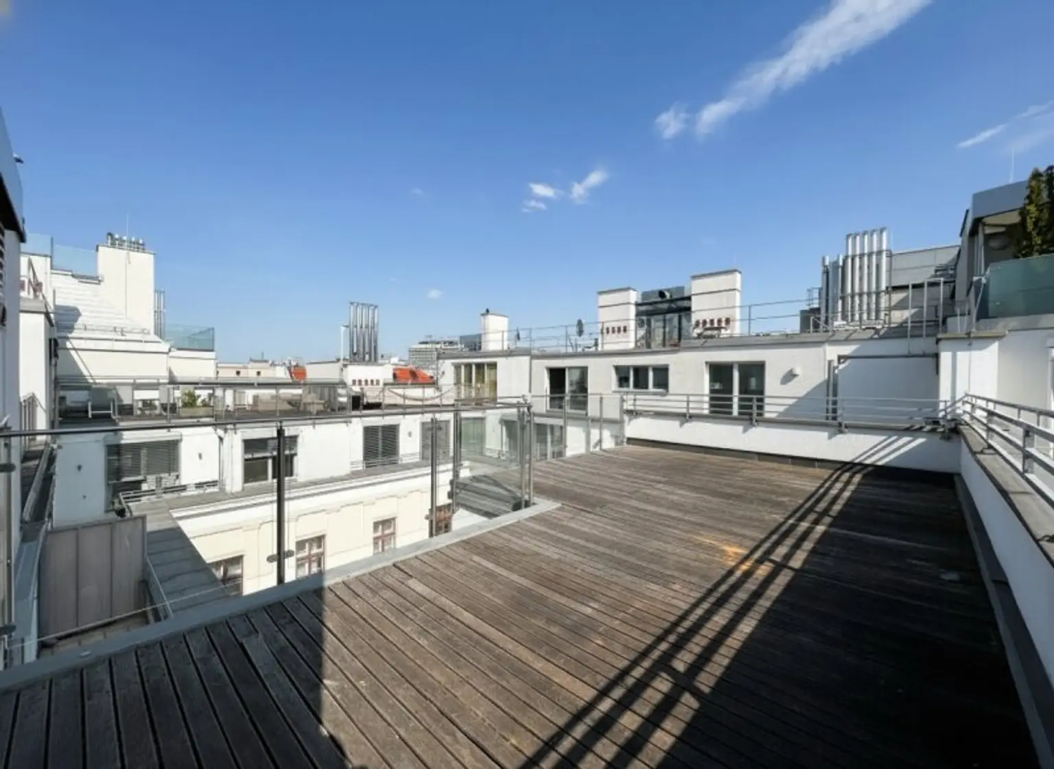 Dachterrassenwohnung ohne Dachschrägen – Erstklassige Lage nahe Börse und Rudolfsplatz