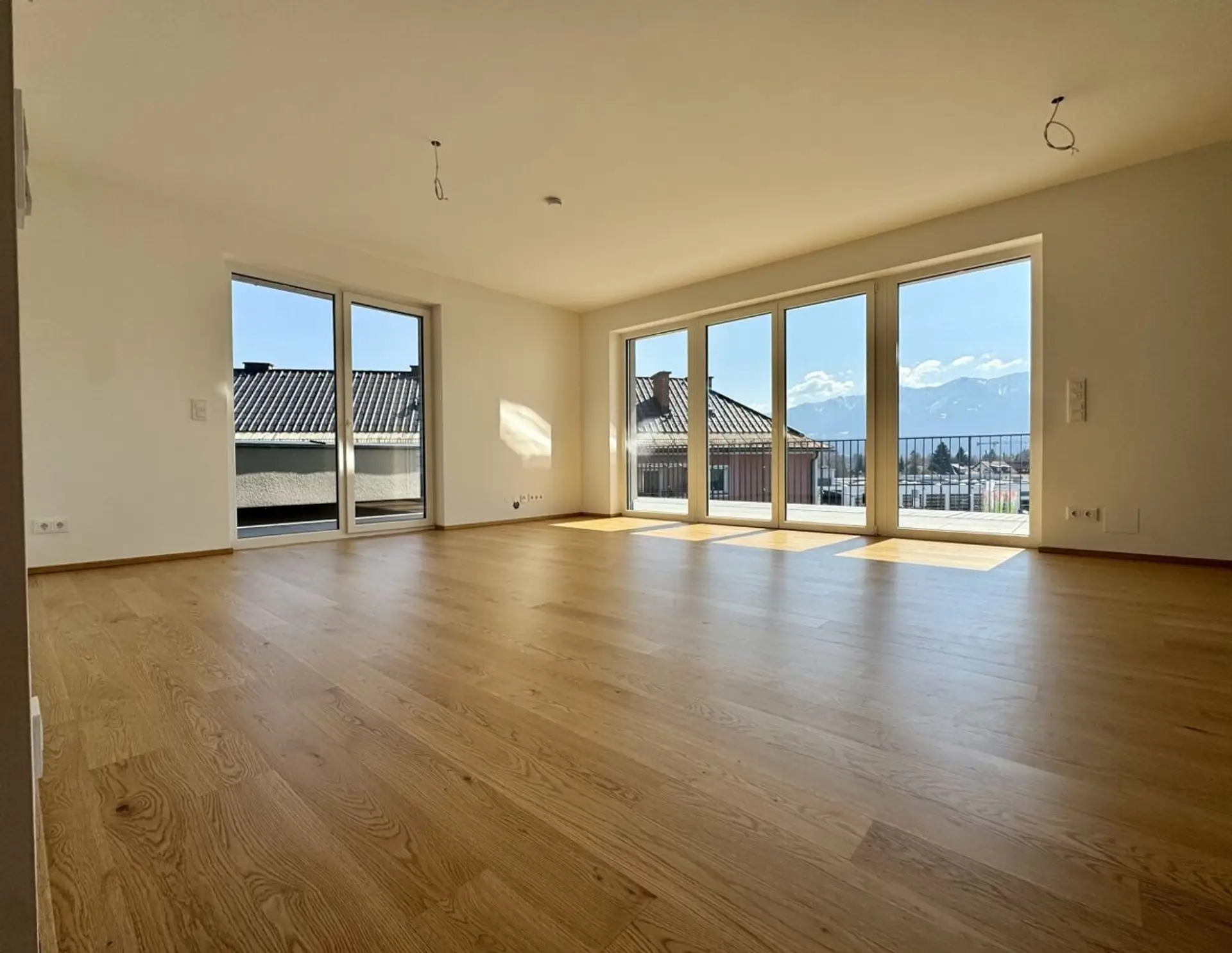 90M² Penhousewohnung mit Ost-Süd-Und Westbalkon zu Mieten!