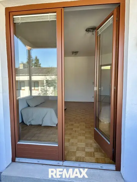 Zugang vom Wohnzimmer auf den Balkon