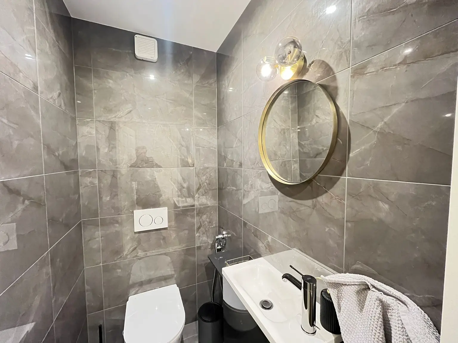 Stilvolle 3-Zimmer-Wohnung in Toplage 1070 – ruhig, renoviert, vollmöbliert und Garagenstellplatz