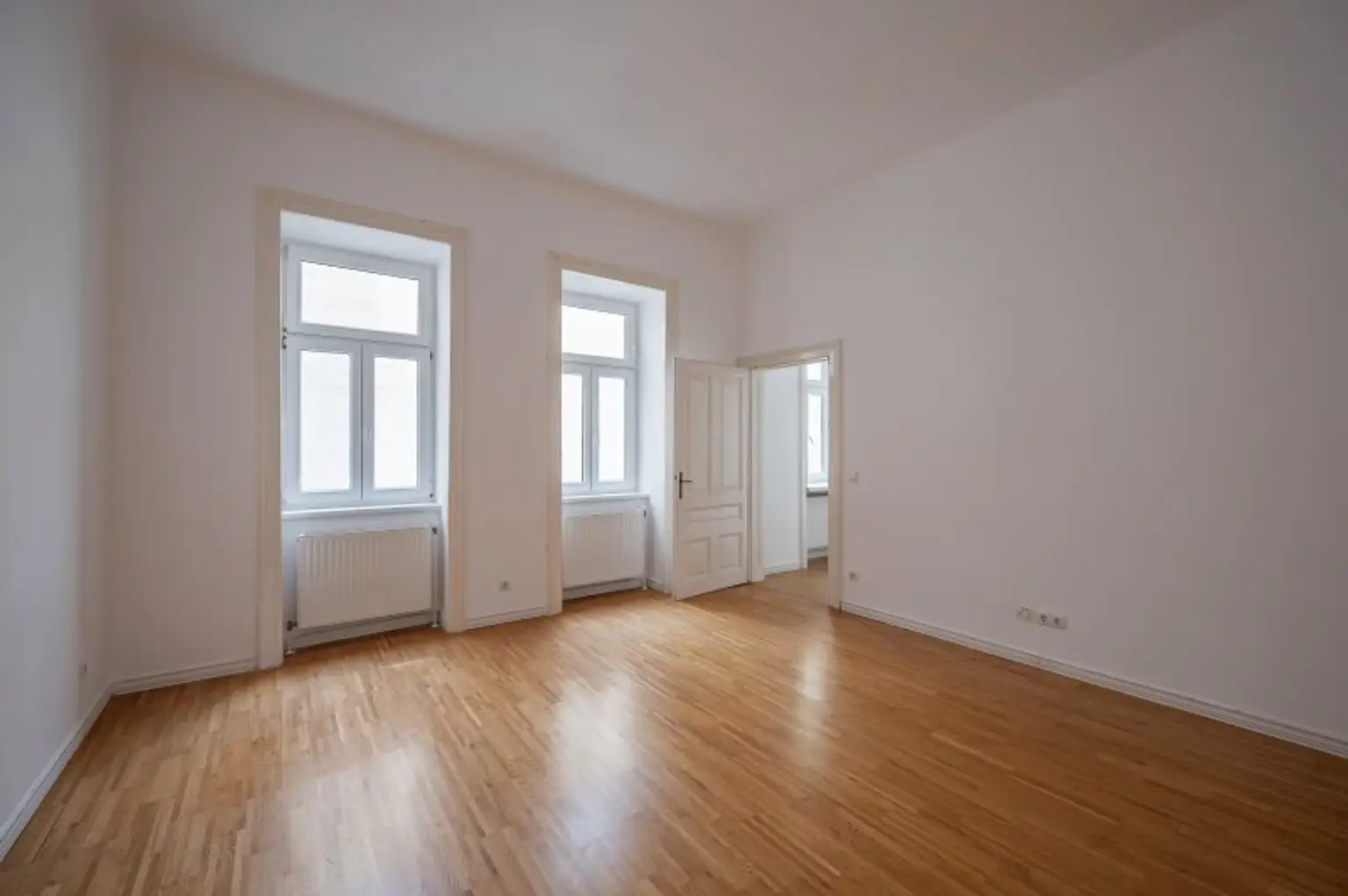 ***NEU*** Fantastische 4 Zimmer Wohnung in repräsentativem Stilaltbau! in TOP-Lage!