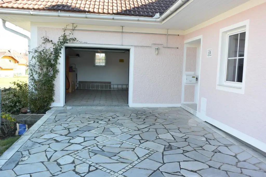 Schöner, sehr gepflegter Bungalow